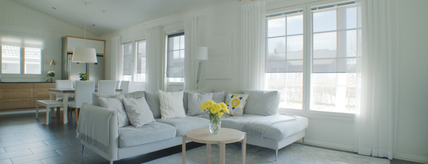 Aurinkosuojat ikkunan väliin